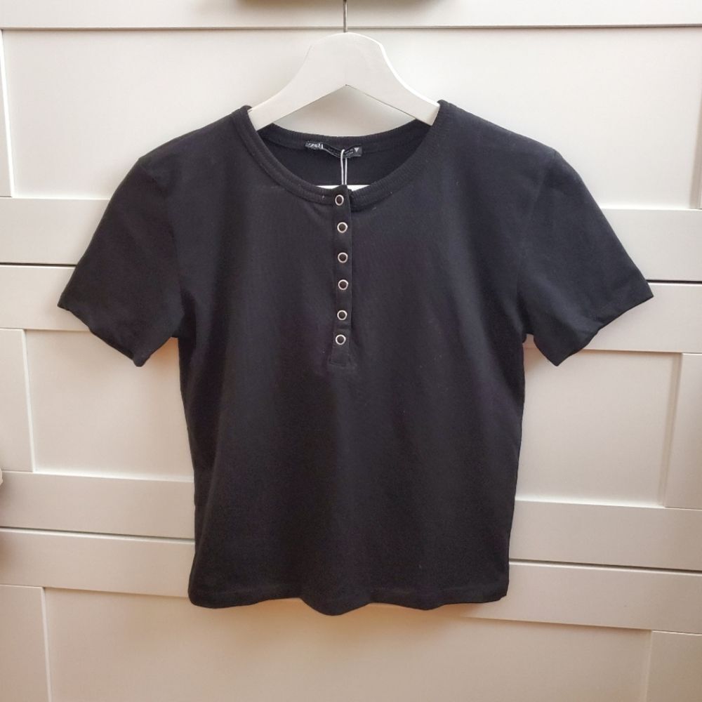 Zara Cropped Black Tee Size S